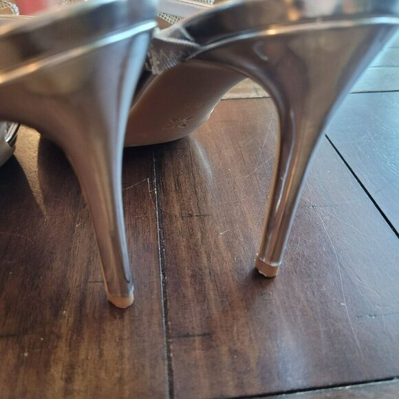 BCBGeneration Bardia Metallic Silver Rhineshone Bows Dress Mules size 9.5 - Picture 2 of 7